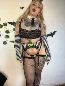 You must earn me one fantasy at a time vicky4brilvip