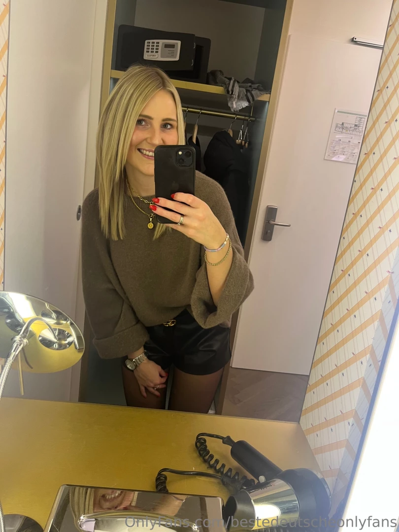 Shelly_offiziell hey du ich bin shelly ich bin 25 jahre alt komme aus 