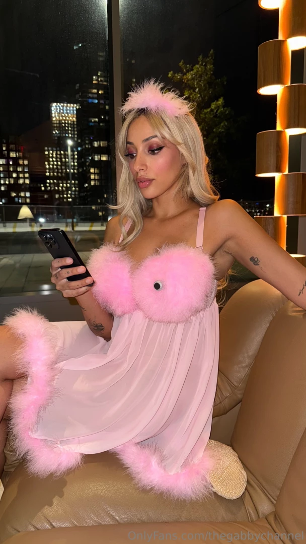 I m waiting on you to sext me 