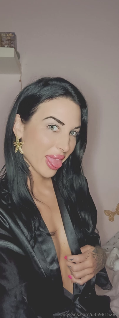 Dr g im a helyzet az hogy ami k sz lt kis p ros l jtos de nagyon hot 