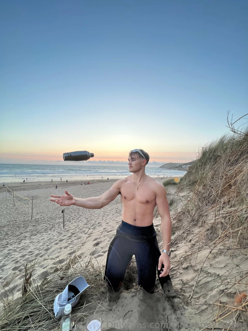 I am active on my main that s where you can chat and get to know me x 