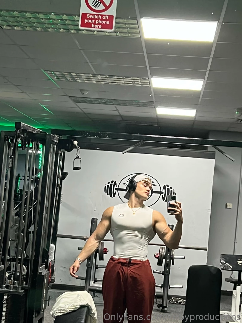 I m waiting for you in my dm s on my exclusive page with a naughty 