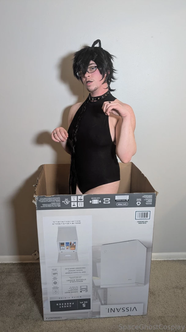 Nyah we got this huge cardboard box with our freezer so i felt the part 3 