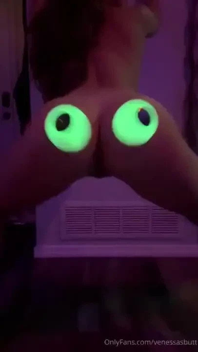 Twerkin with googly eyes on my ass 
