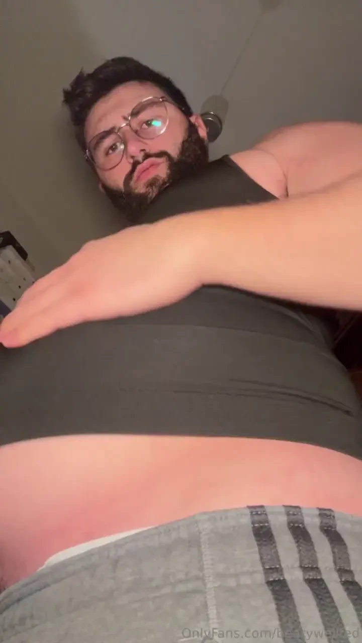 Belly play in my lovely tank top still fits me right 