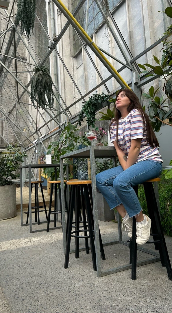 Great to drink wine near home in a local restaurant that looks like a part 1 