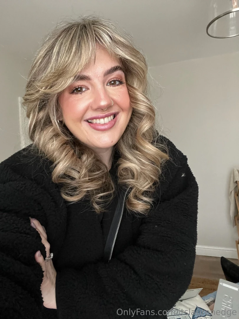 Keeping cosy in my new fleece 