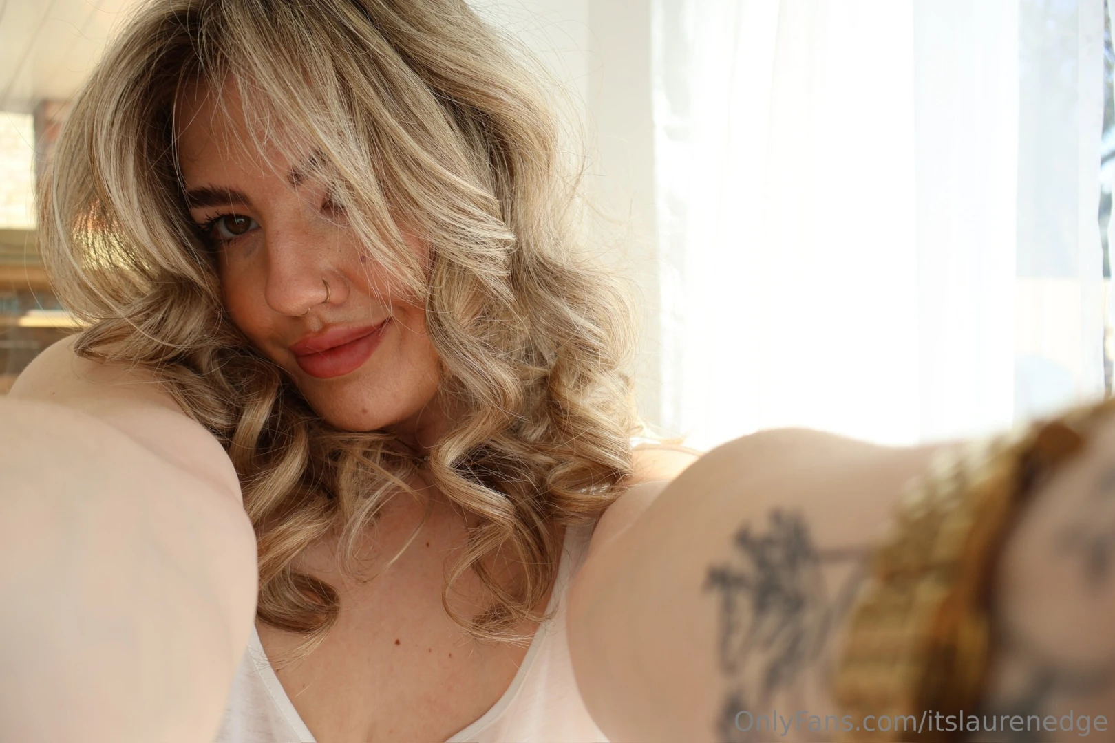 New set incoming there isn t much of this set safe for the wall 