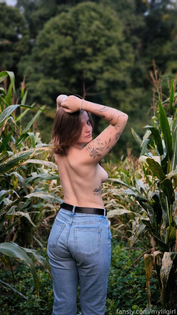Somewhere in the middle of the corn field fyp horny cute naked girl part 3 