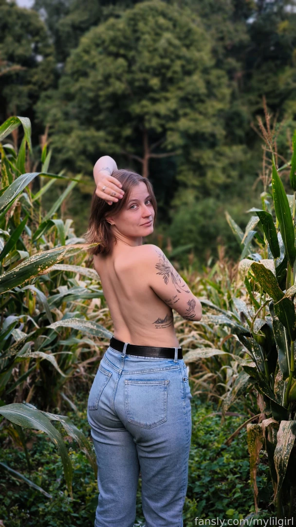 Somewhere in the middle of the corn field fyp horny cute naked girl part 1 
