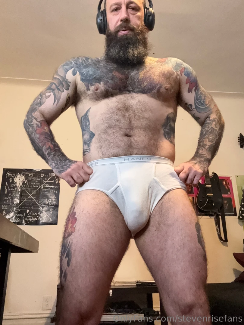 Filling up the tighties nicely 