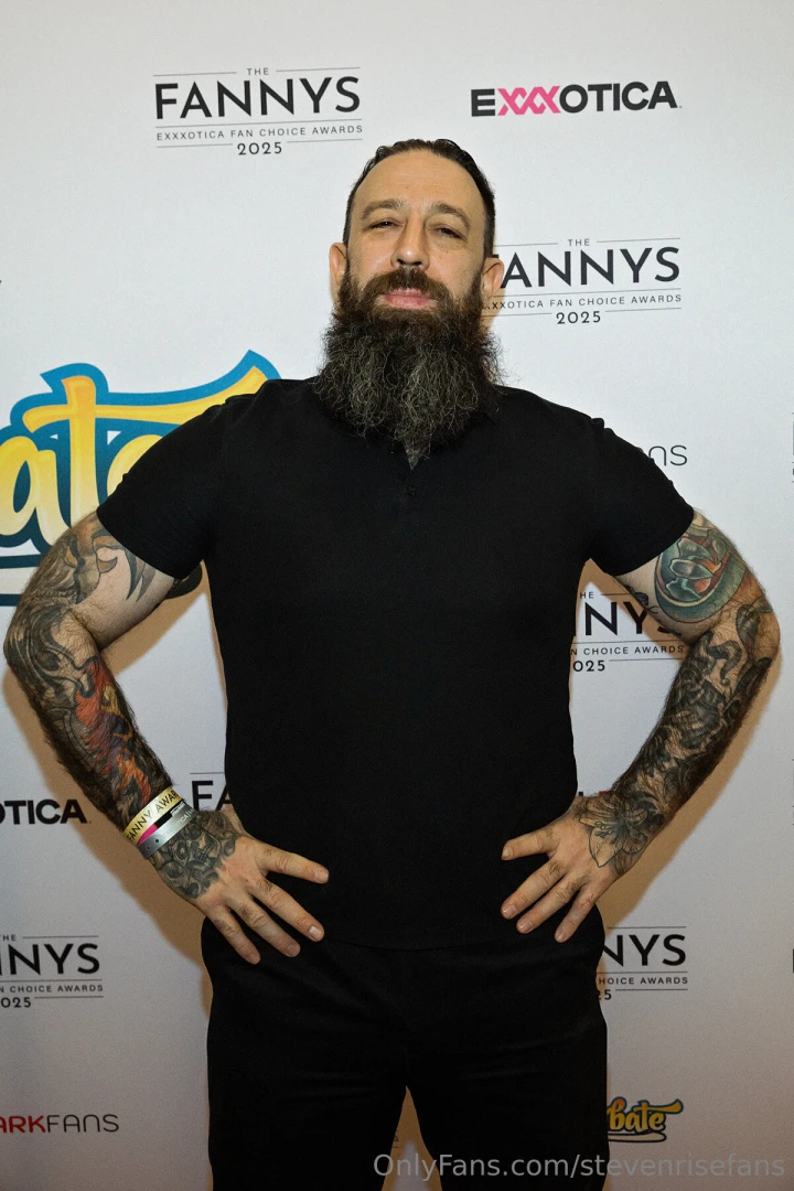 Sfw photo dump from exxxotica this weekend part 1 