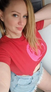 Hey baby do you think i m hot wearing this red top
