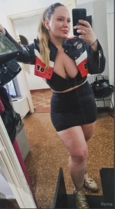 Shoot a dm if you like my new outfit babe