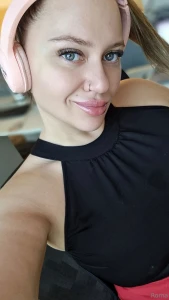 Hey babe shoot me a dm for discounted content