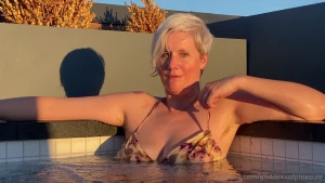 Tan line or no tan line