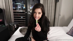 What is the color of eyes