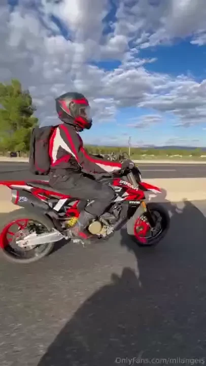 Luckily for me my friend who i convinced to buy this new ducati hyper 