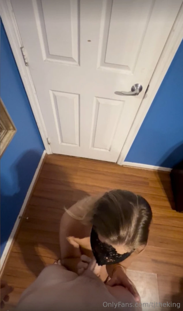 Quick bj and showerfuck when avery leigh was masked 