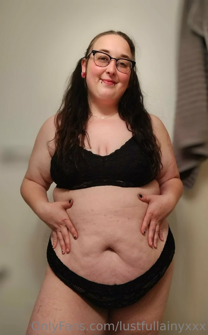 Would you play with my belly babe 