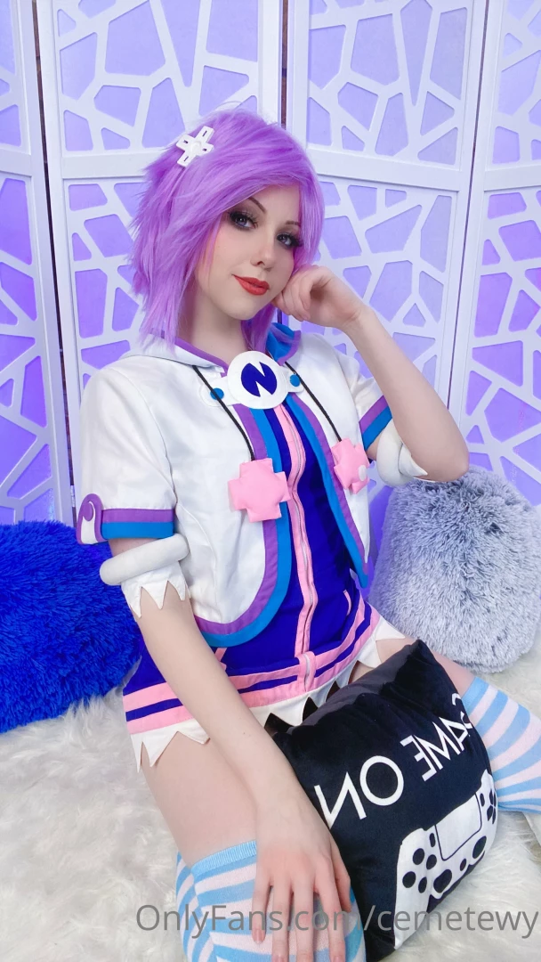 succuhunni - When you accidentally look like a scene girl as neptune 