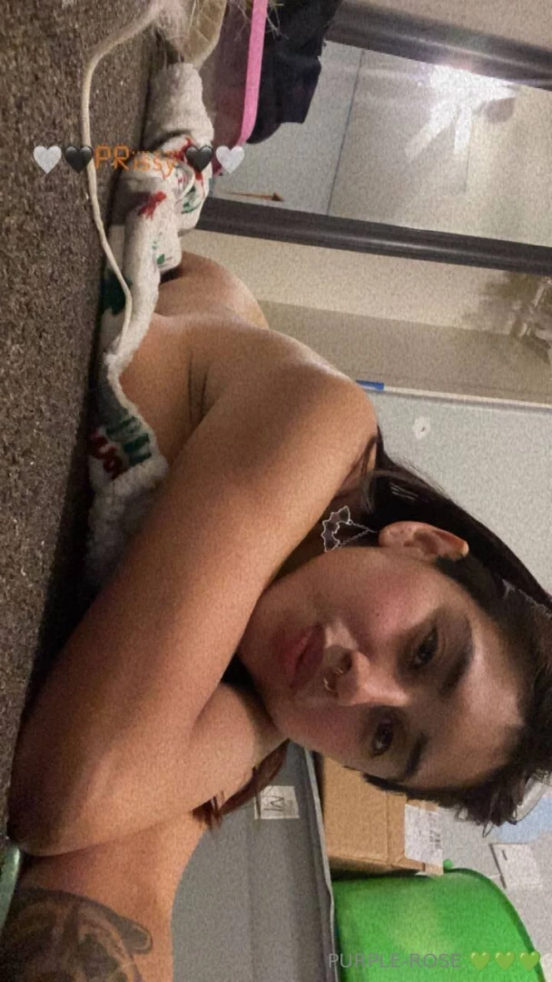 Heyy babe my name is priscilla but i go by prissy i m 24 and im a 5 2 