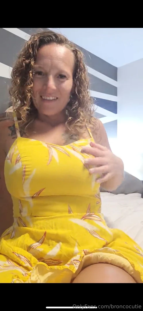 Horny milf encounter you stop by to borrow some sugar but i ve got 