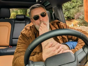 Driving barefoot and they were just too good for me to resist can you part 2