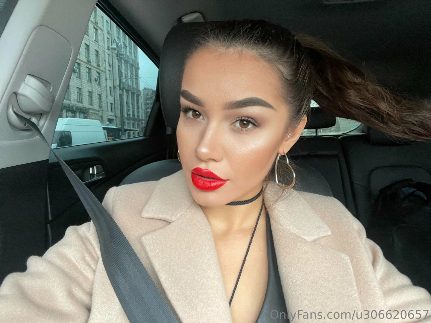 Honey i m in a great mood today does red lipstick look good on my lips 