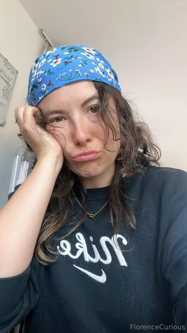 Bored af entertain me with your cock 