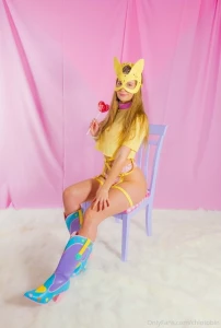 Who wants the full set of 34 photos dm me to get them part 2