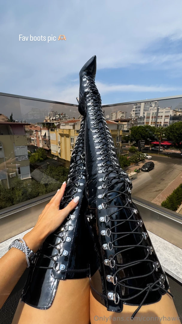 Always obsessed with boots 