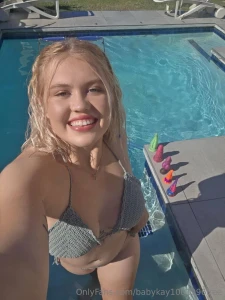 My hairy pussy bestie skylarr_fox x is the squirt queen she loves