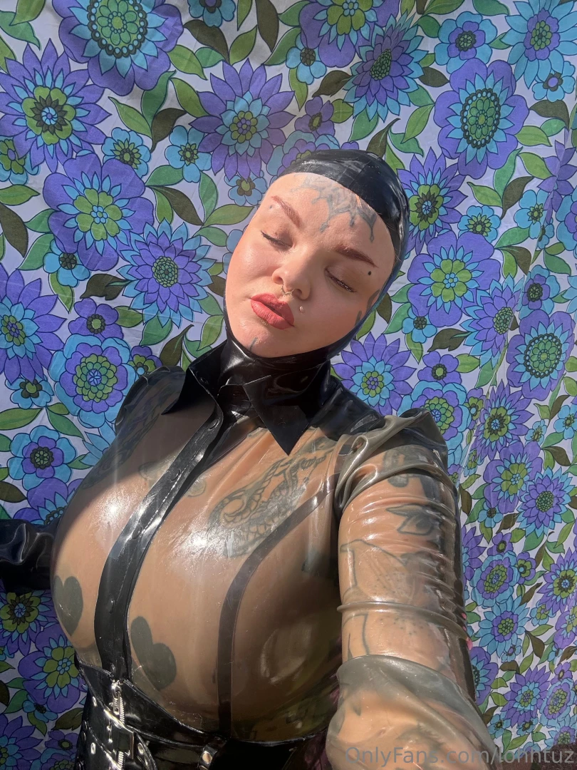 Felt absolutely beautiful today in the sunshine with my latex on 