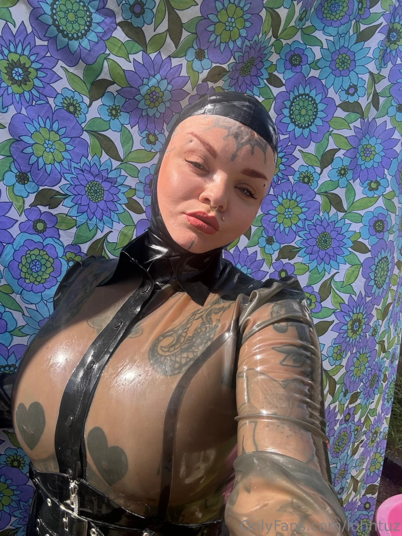 Felt absolutely beautiful today in the sunshine with my latex on part 1 