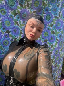 Felt absolutely beautiful today in the sunshine with my latex on part 1