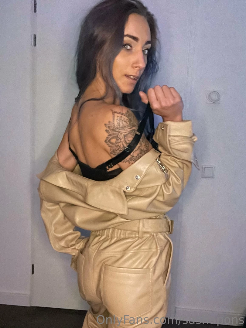 Curious what i where under my suit look in you dm baby i will give you 