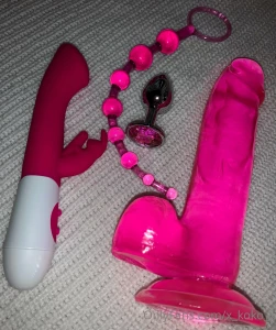 Who wants to watch me cum amp squ rt with these new toys i got today i