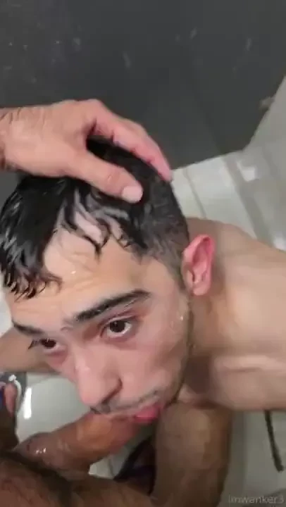 Lo rico que es toparte a alguien caliente en las regaderas del part 8 