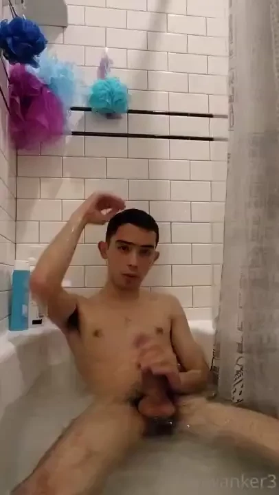 Enserio que masturbarse en una tina es algo muy muy rico el agua tibia part 1 