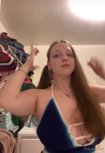 Watch me put in pigtails for no reason part 1