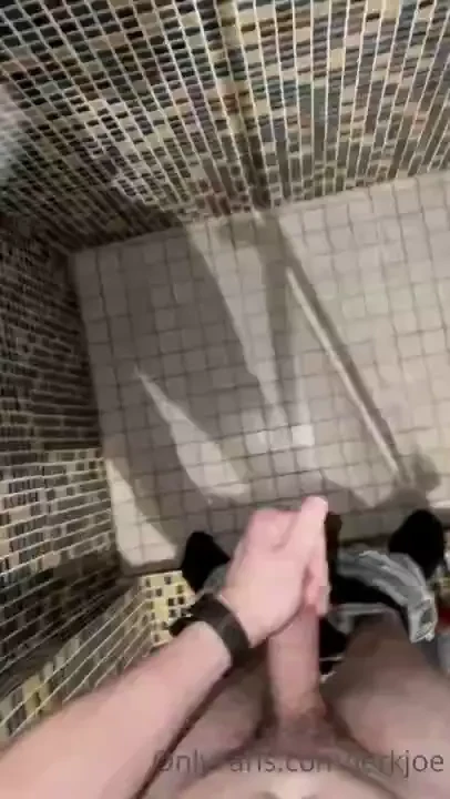Cumming in the shower of my airbnb in chicago anybody in the city 
