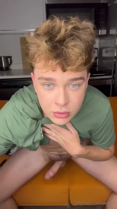 All alone on a friday night means i had to make myself cum 