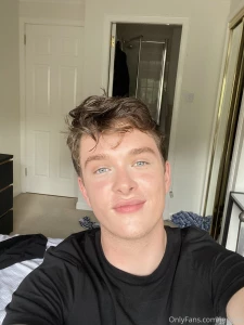 Working on getting rid of my little tummy to become a twunk part 2