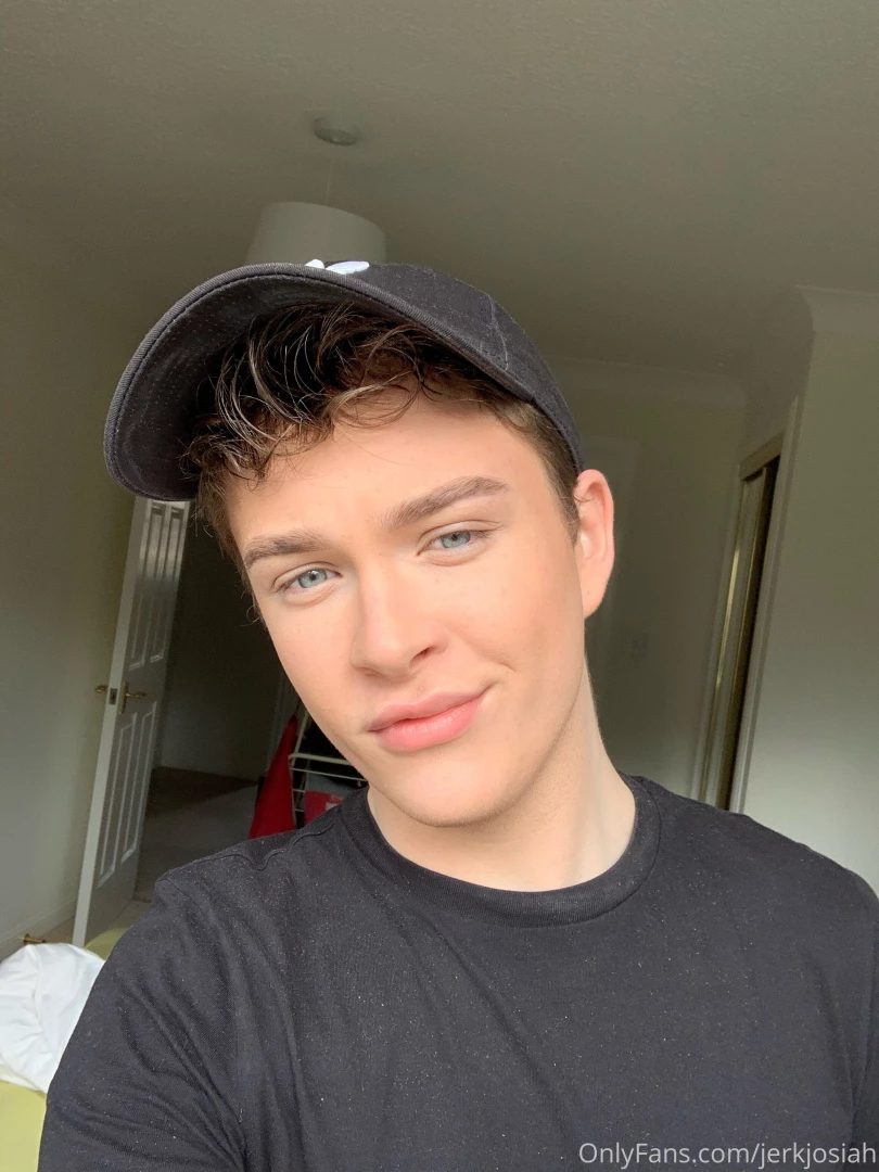Posting a cumming vid tonight but please let me know boys what content part 2 