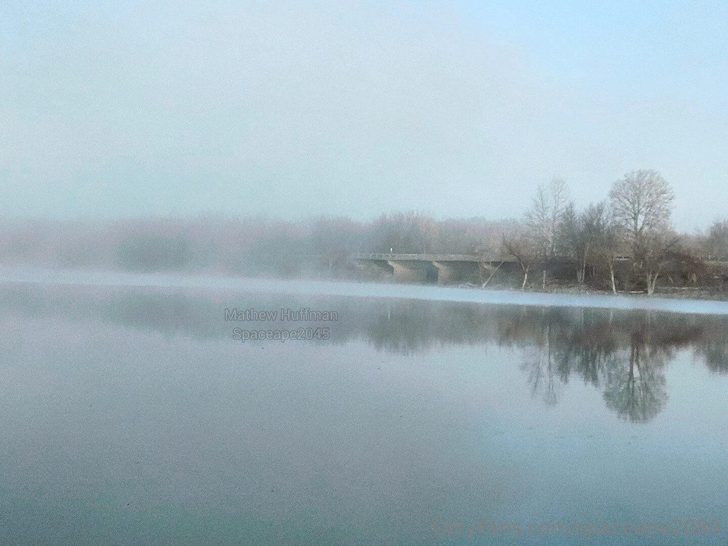 Fog on the lake 