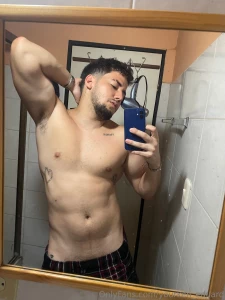 I m very hot who wants to warm up with me