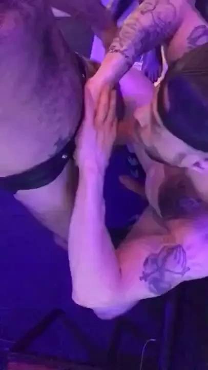 Suck leather carloslindonyc muscle men fit body swoll model sexy booty 