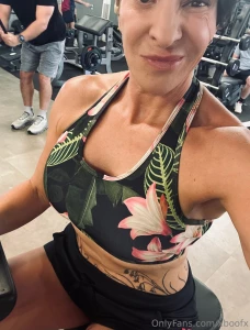 10 mile run and gym cracked by midday - time for some sun roasted