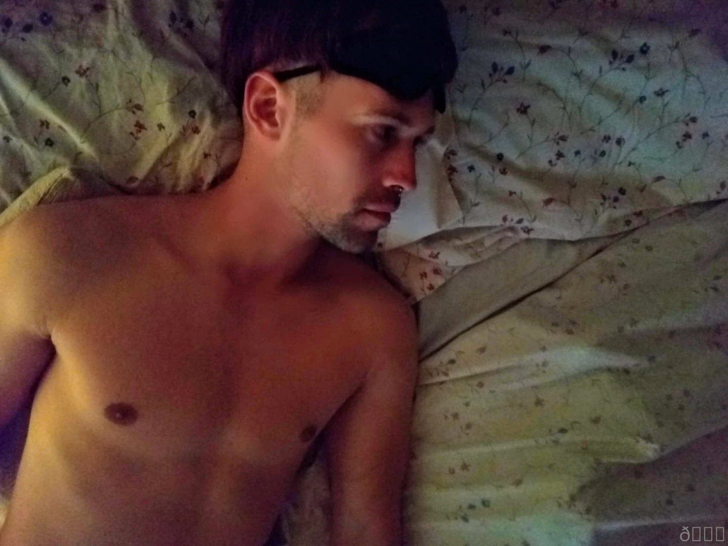 Who to sleep with me 